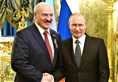 Zbesilý hon západných štátov na Rusov a tiež Bielorusov,