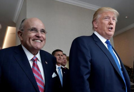 (US) Giuliani: Trump sa pripravuje na nekompromisný boj na súdoch
