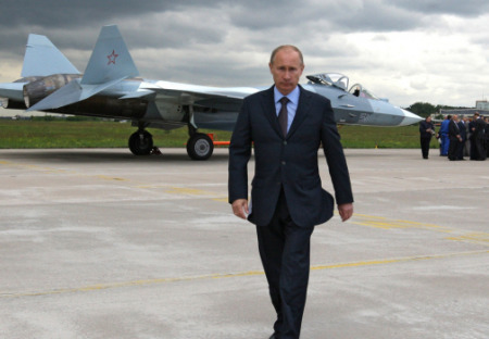 Putin ukončil dohodu o raketové obraně s NATO a varoval vojáky, aby se „připravili na válku“