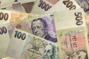 zmrzacena-mena-a-banky-nacpane-k-prasknuti