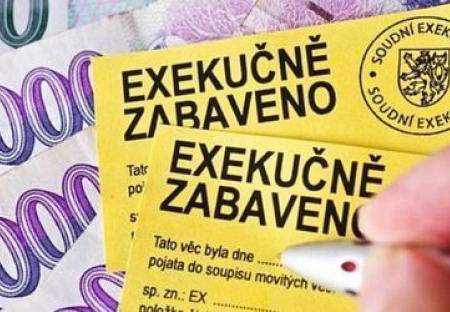 Úleva pro statisíce lidí v krizi: Piráti spoluprosadili odklad mobiliárních exekucí a zvýšení chráněné částky na účtu