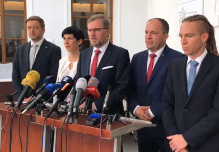 Nedovolme, aby nám vládli lidé, kteří budou prosazovat cizí zájmy na úkor těch českých.