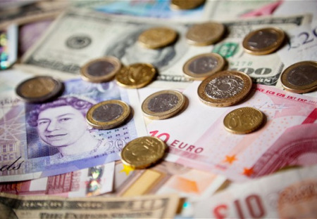 Demontujte euro, říká nositel Nobelovy ceny za ekonomii, který kdysi měnovou unii podporoval