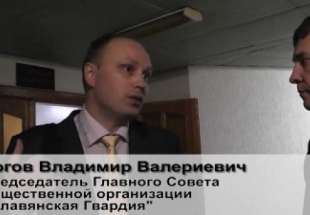 Temná strana Majdanu. O polittechnologiích barevných revolucí