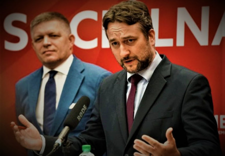 Ľuboš Blaha vytočený z vládneho očkovacieho nátlaku, sa pýta: „A NECHCELI BY STE ROVNO PRED MINISTERSTVO ZDRAVOTNÍCTVA POSTAVIŤ VEĽKÚ SOCHU NACISTICKÉMU MÄSIAROVI – DOKTOROVI MENGELEMU?”