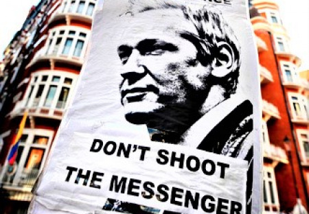 Oni nechtějí, aby byl Julian Assange vydán, chtějí ho mrtvého
