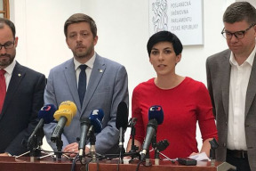 hej-hou-hej-hou-migranti-k-adamove-domu-jdou