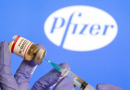 Vakcína COMIRNATY® od společnosti BIONTECH/PFIZER pod mikroskopem