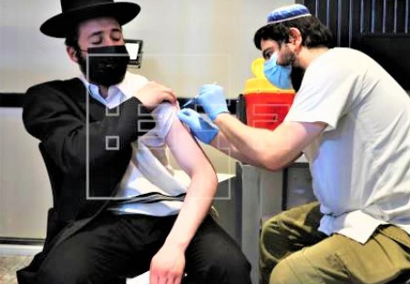 Izraelská vláda: Platnost očkovacího pasu končí 6 měsíců po druhé dávce. Je nutné se přeočkovat