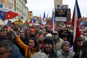 vcerejsi-zneucteni-pamatky-17-listopadu-ze-strany-hloucku-podvratnych-zivlu-covidaku-lidskeho-odpahu-antivaxeru-a-protispolecenskych-zivlu-na-staromaku