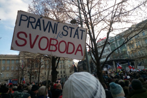 demonstrace-proti-covid-apartheidnimu-fasizmu-a-proti-nasilnemu-ockovani-ze-dne-12-12-2021-na-vaclavaku-praha