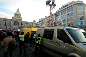 demonstrace-proti-covid-apartheidnimu-fasizmu-a-proti-nasilnemu-ockovani-ze-dne-12-12-2021-na-vaclavaku-praha