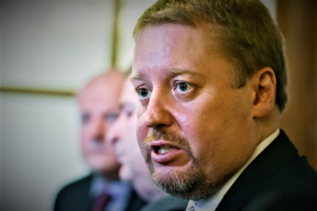 zadost-o-okamzite-odvolani-radka-policara-namestka-ministra-zdravotnictvi-cr