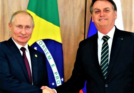 "Brazílie je suverénní země," odpovídá Bolsonaro na americké námitky k návštěvě Ruska.