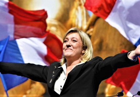 Francie: Sílí podezření, že volby byly ve stejném stylu jako v USA (video)  