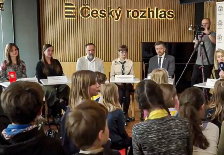 Mladá svazačka se ptá, kdo by mohl udělat na Putina atentát