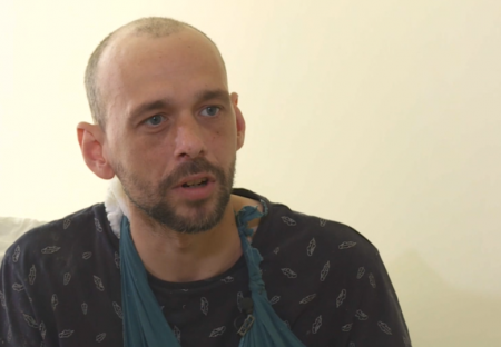 Zajatý britský dobrovolník říká, že byl „zmanipulován“, aby se připojil k bojům na Ukrajině