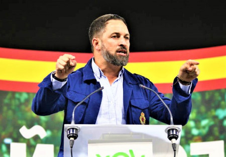 Santiago Abascal říká, že vítězství Meloniové v Itálii dává Španělsku a Evropě naději.