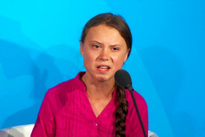 greta-bojuje-proti-zlemu-zapadu-stejne-tvrde-jako-putin-zrejme-to-ani-neni-nahoda