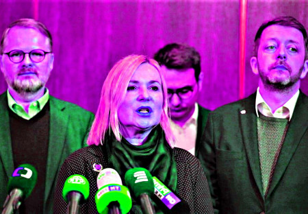 Mobilizace: vláda rychle a potichu mění zákony. Bojí se nevole občanů. Jde o čas. NATO: mír nepanuje