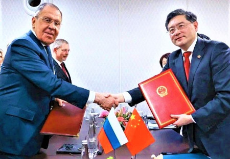 Čchin a Lavrov - o spolupráci a Ukrajině