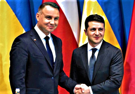 Poliaci spasili Ukrajinu. Asi aj pred ukrajinskými komunistami.