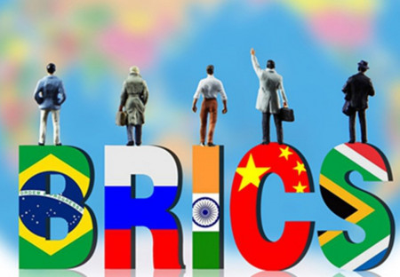 Jim O'Neill: BRICS by se měl rozšířit a ukončit dolarovou dominanci