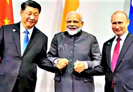 Zprávy z BRICSu: Rusko se zotavilo a Indie se zbavuje dolaru