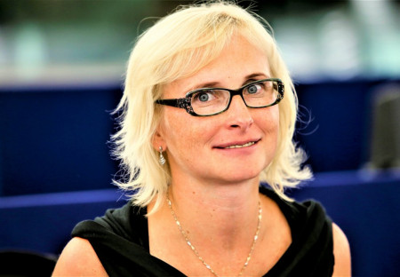 Kateřina Konečná o vojenské smlouvě USA-ČR, tzv. "obranné" dohodě – VIDEO