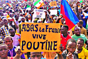 pryc-s-francii-demostrace-v-nigeru-co-deje-v-nigeru-video