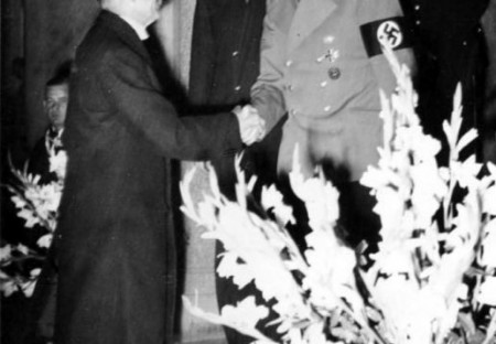 Dne 23. září 1938 se Chamberlain s Hitlerem domluvili na rozdělení Československa