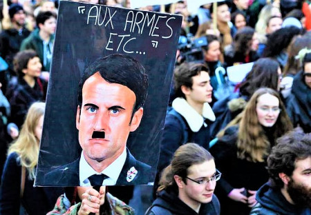 Francouzská armáda nastupuje!