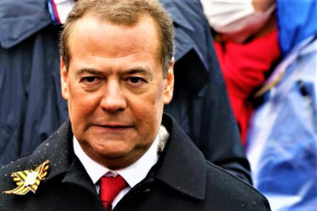 oblasti-kam-mohou-byt-ruske-zbrane-poslany-nebyly-zamerne-specifikovany-muze-to-byt-kdokoli-kdo-povazuje-usa-za-nepritele-medvedev