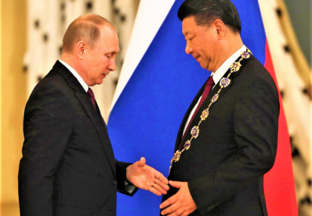 Putin a Si Ťin-pching sa na stretnutí v Astane zhodli, že mierové rokovania o ukončení vojny na Ukrajine sú bez prítomnosti Ruska zbytočné.