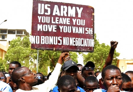 Americké a německé vojenské síly opouštějí Niger