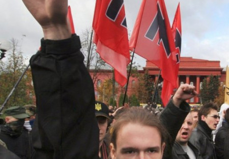 Ukrajincov verbujú bojovať proti Rusku, za príklad im dávajú dedov v SS – Zelenského propaganda prestala skrývať nacizmus