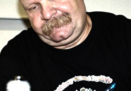 Český spisovatel Radomir Dolansky napsal...