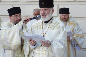 zverejneni-exkomunikace-a-bozi-anathemy-na-moravske-ordinare-mons-josefa-nuzika-a-mons-pavla-konzbula-a-na-sedm-knezi