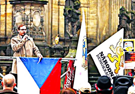 Demonstrace proti návrhu Bc. Lipavského, aby čeští občané platili provoz rádia Svobodná Evropa