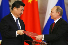 rusky-kseft-stoleti-hegemonie-dolaru-se-droli