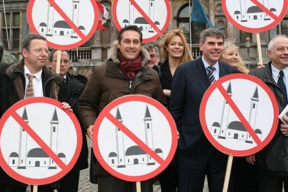 viden-cecensti-strazci-moralky-zmlatili-teenagera-17-kvuli-pritelkyni