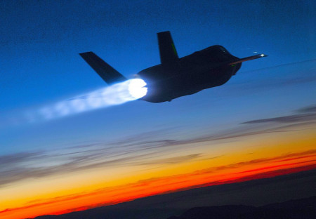 Spojené království oznámilo nákup 12 stíhaček F-35A schopných nést taktické jaderné zbraně