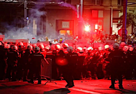 Protestující v Srbsku vyzvali k zablokování ulic v Bělehradě a dalších městech