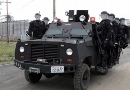 Militarizace policie v USA: Sloužit a chránit, nebo…?