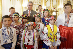 cernobylske-deti-na-navsteve-u-rakouskeho-prezidenta-fischera-dalsi-jaderne-zpravy