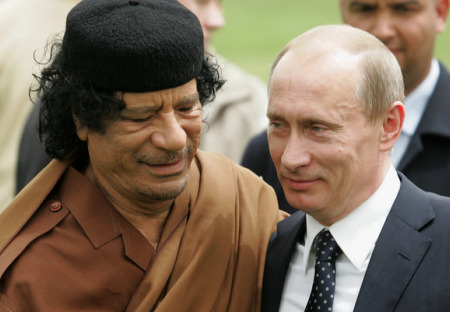 Co mají společného Putin a Kaddáfí?