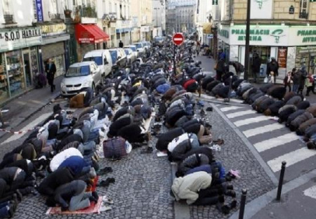 Je rozdíl mezi muslimkou v hidžábu a jeptiškou v řeholním oděvu...?