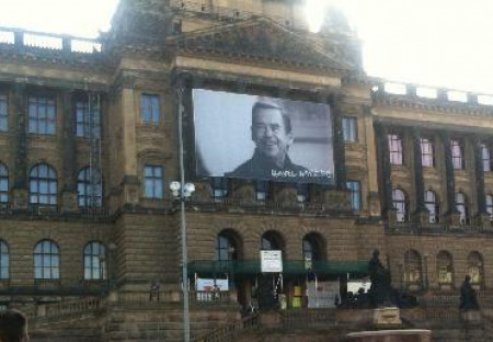 Havel je symbol pokrytectví, ČT je drzá na Zemana a národ se debilizuje. Petr Hájek a exministři Bašta a David debatovali o Ukrajině