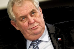prezident-zeman-probudil-narod-kopancem-mezi-nohy