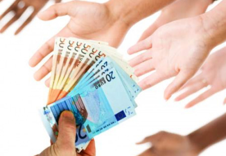 Peníze pro Ukrajinu nejsou, EU se rozpadá, imigranti přicházejí.
